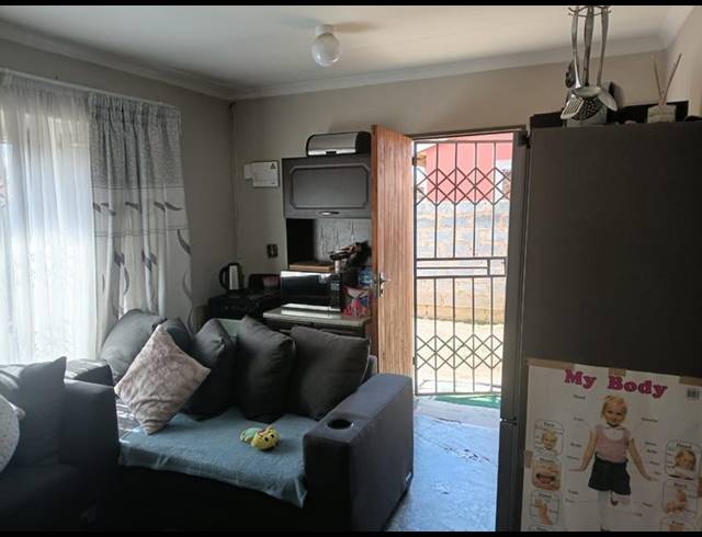 2 BEDROOM HOUSE FOR SALE IN CLOVERDENE